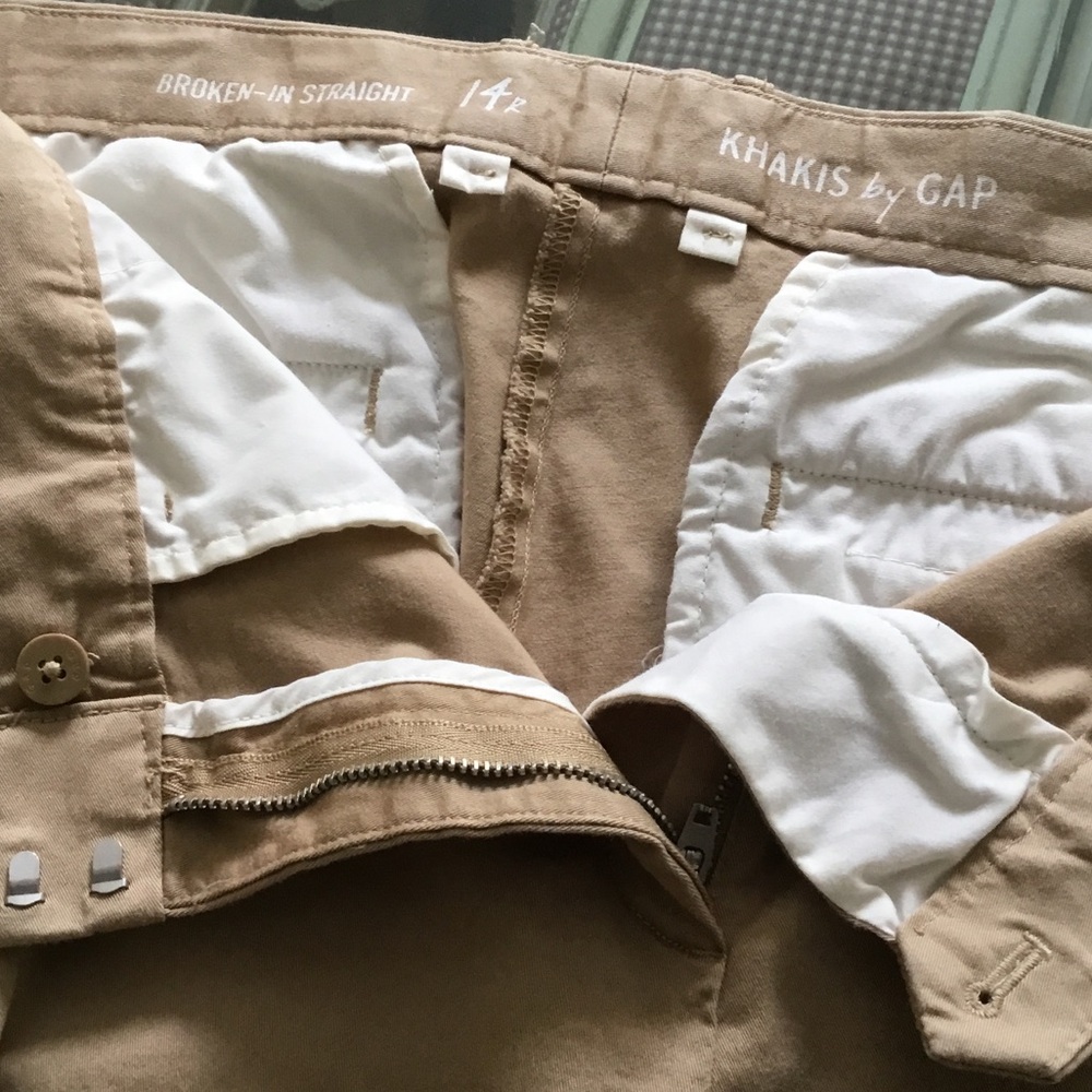 GAP Women’s Khakis Straight Chinos in Tan